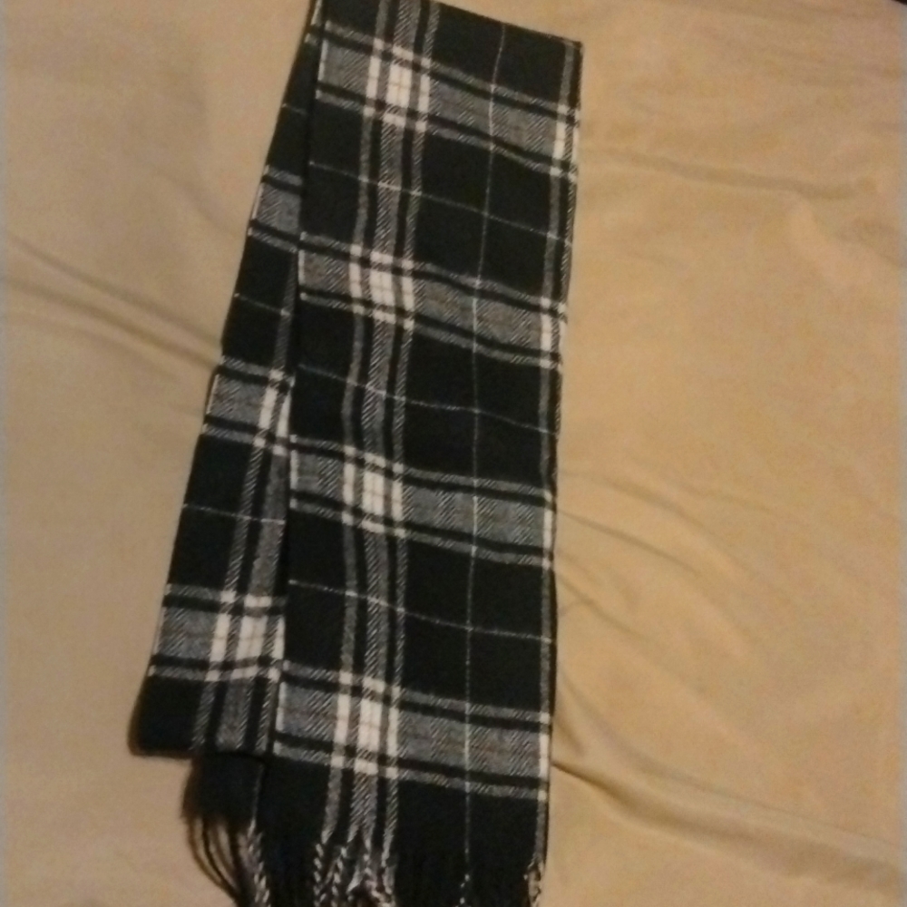 Morden Expression, black plaid scarf